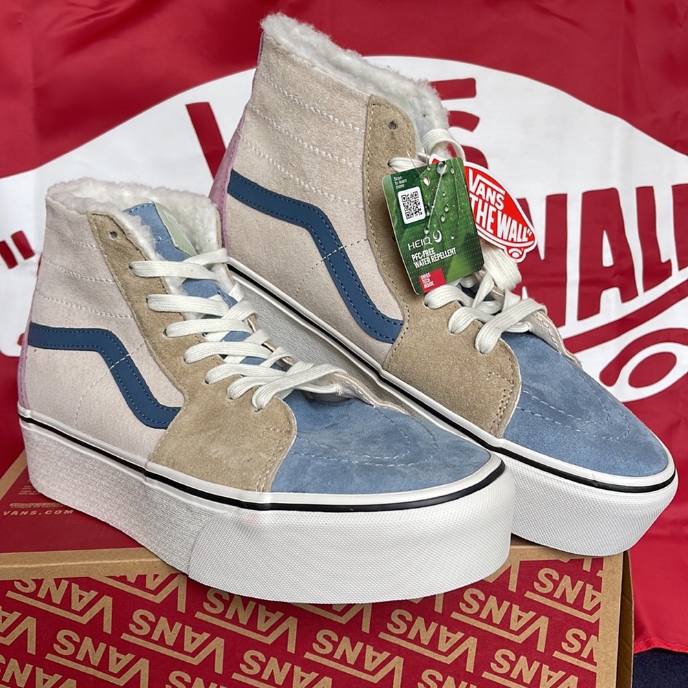 Vans Sk8-Hi Tapered
Pig Suede/Sherpa Multi Co
VN0A7Q5PMUL
WMNS Platforms - Picture 5 of 16